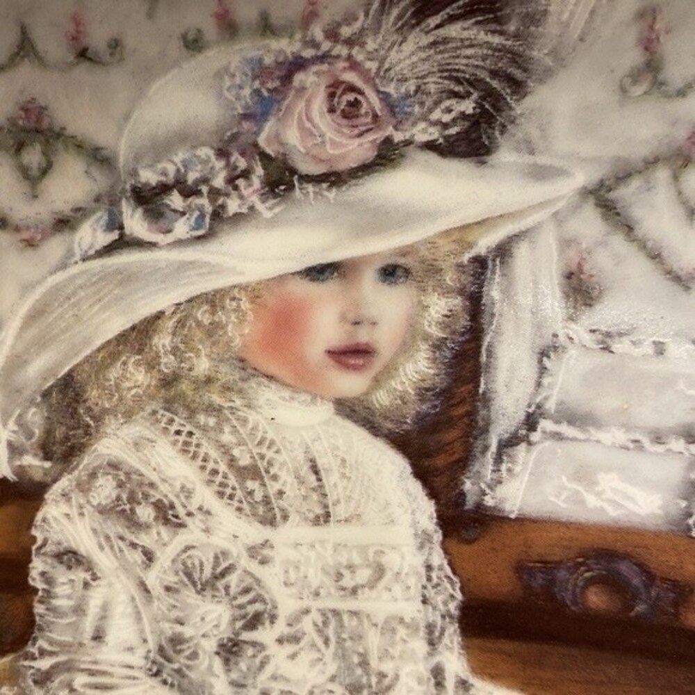 Heirlooms & Lace “Olivia” Collector’s #4 Plate in Series By Corinne Layton 2549A - Picture 6 of 15